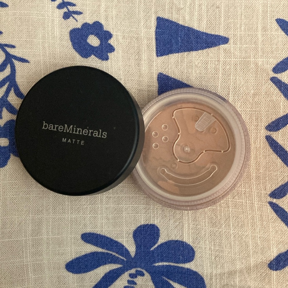 bareMinerals ORIGINAL MATTE LOOSE POWDER FOUNDATION BROAD SPECTRUM SPF 15 - Picture 3 of 4